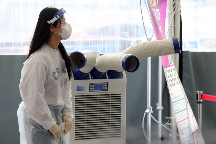 어제(30일) 하루 국내 신규 코로나 확진자 3만 7771명...누적 총 1725만 5673명