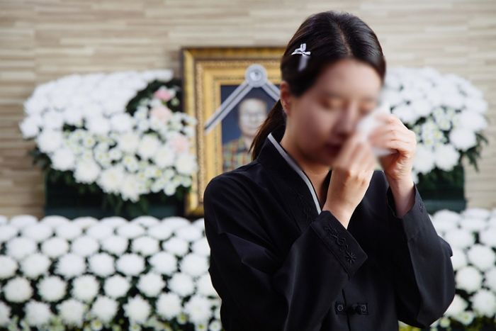 “찐친이 아버지 장례식 왔다가 인스타그램에 ‘여행글’ 올려서 손절했습니다”