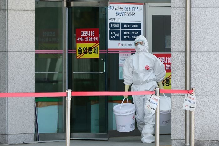 어제(1일) 국내 코로나19 확진자 2만 84명 발생...87일만에 2만 명대