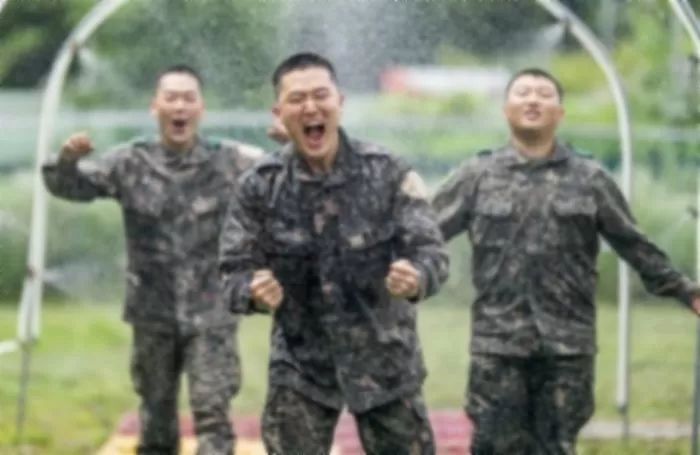 화천 전방부대서 전역전 후임들 위해 교촌치킨 100만원 어치 플렉스한 병장