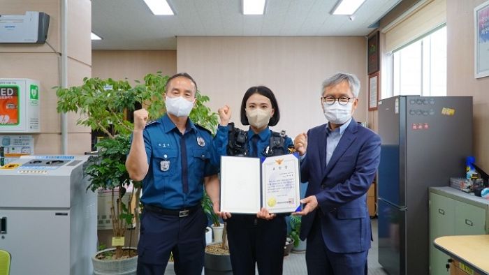 성적 비관으로 극단적 선택하려는 여고생 살려 표창 받은 실습 경찰관