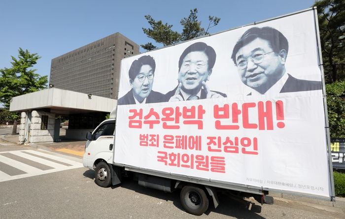 “국민의힘 50%·더불어민주당 36%”...‘검수완박’ 법안 통과 후 민주당 지지율 급락