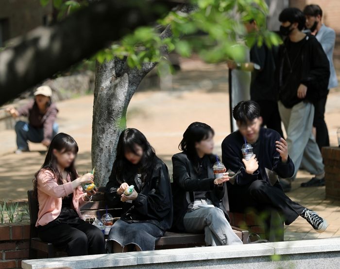 “실내 마스크는 언제 벗을 수 있나요?” 질문에 정부가 밝힌 입장