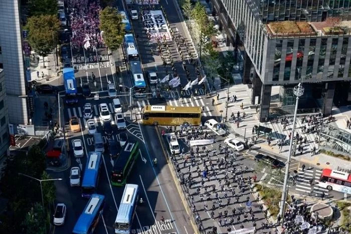 ‘2만 7천 명’ 모인 서울 불법집회 주도한 민주노총 간부 구속