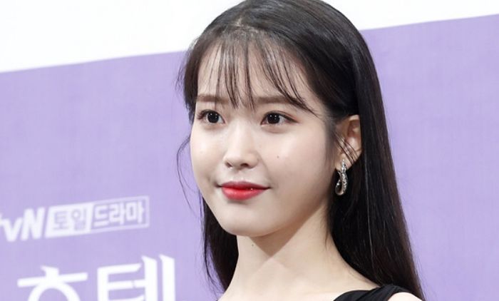 아이유, 어린이날 맞아 가난한 학생들 대학 학비에 써 달라며 ‘1억’ 기부