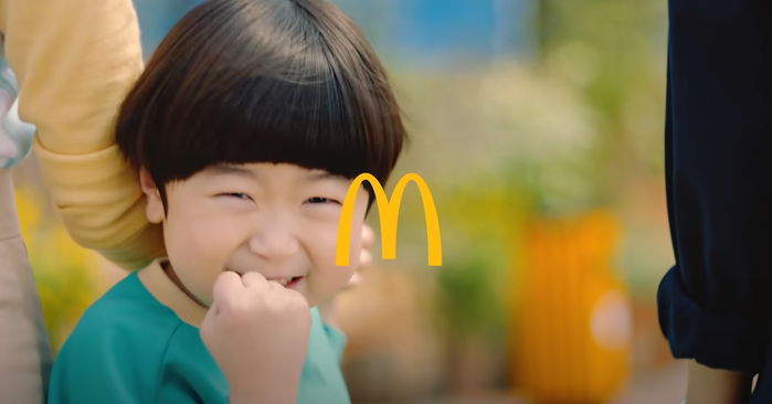 노키즈존 대신 ‘예스 키즈존’ 만들어 칭찬받고 있는 맥도날드 (영상)