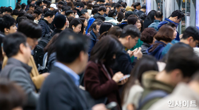 서울시, 지하철·시내버스 막차 오전 1시로 연장...2년만에 심야운행 부활