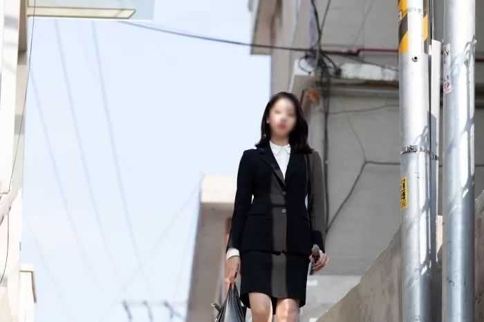 ‘이대녀’ 10명 중 7명은 “남자가 취업에 유리하다”라고 답했다