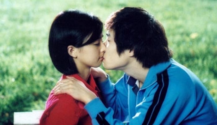 남자가 뽀뽀해 주는 신체 부위별 8가지 의미