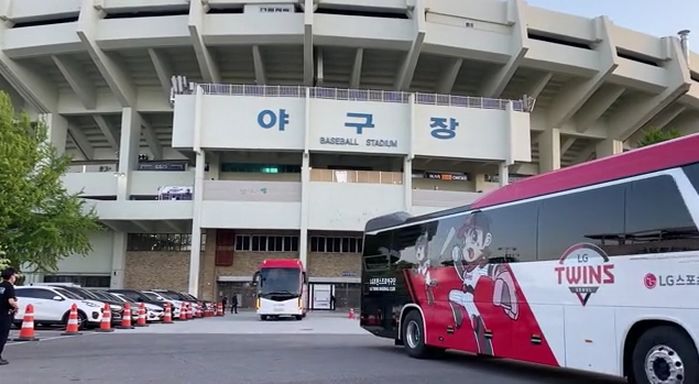 “LG트윈스 팬인 아이와 야구장서 선수들에게 사인 요청했는데 경기 졌다고 그냥 갔어요”