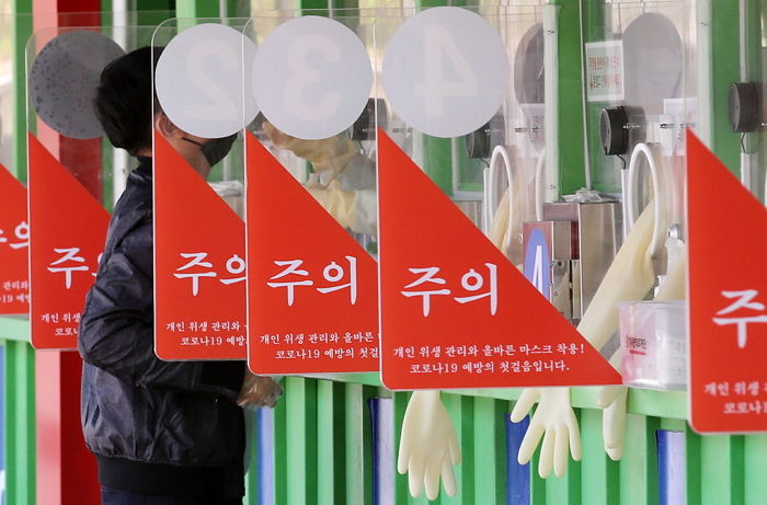 어제(6일) 국내 신규 확진자 3만 9600명...사망자 83명·위증증 419명