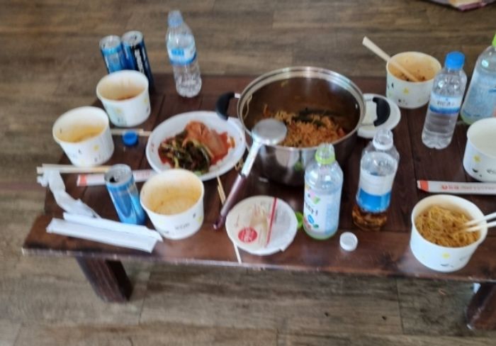 20대 남녀 7명이 하루 묵고간 뒤 ‘쓰레기장’으로 변한 펜션 상태
