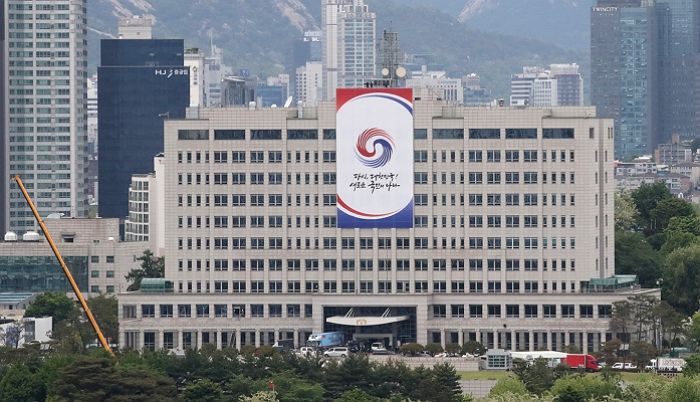 윤석열이 퇴임하는 文에게 오늘밤 12시 이양받는 대통령의 권한