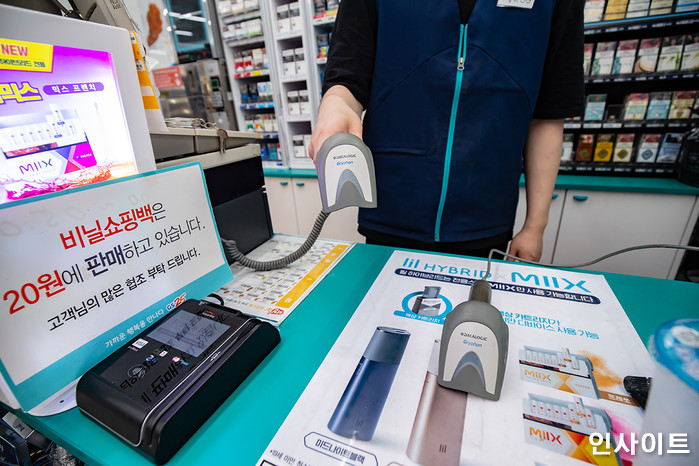 “마스크 써주세요”라 한 편의점 알바생 결제 취소 진상짓으로 쓰러지게 한 턱스크 빌런