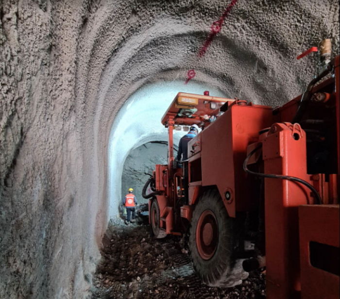 강원도에 텅스텐 5800만t 묻혀있는데 영업권 캐나다에 팔려 중국 수입에 의존하는 한국