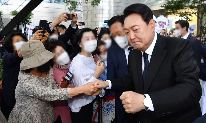 여론조사서 국민 52% “윤석열 정부, 잘할 것”...민주당 지지자 10명 중 8명은 부정평가