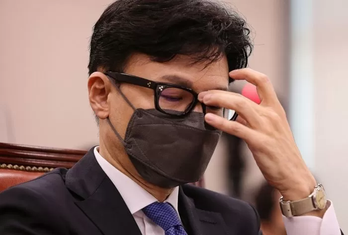 한동훈, 언론사 고소 취하 안 하냐는 지적에 “文도 국민 고소한 적 있어”