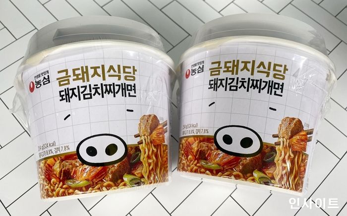 줄서서 먹는 ‘금돼지식당 김치찌개’ 그대로 복붙해 출시한 농심 ‘돼지김치찌개면’