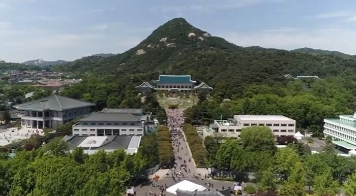 74년 만에 공개된 청와대를 하늘에서 ‘드론’으로 촬영해봤다 (영상)