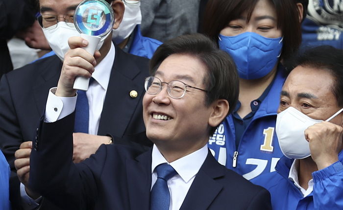 경찰, 성남FC ‘부당후원’ 의혹 이재명 제3자 뇌물 피의자 적시