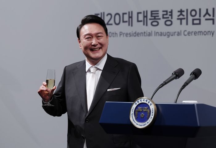 “오늘은 대한민국 민주주의가 승리한 날”...취임식 만찬 자리서 윤 대통령이 외친 말