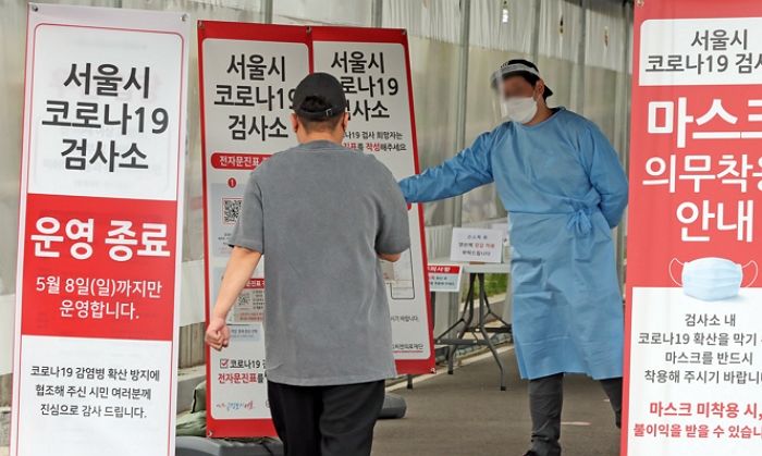 어제(10일) 코로나19 신규 확진자 4만 3,925명 발생...사망자 29명