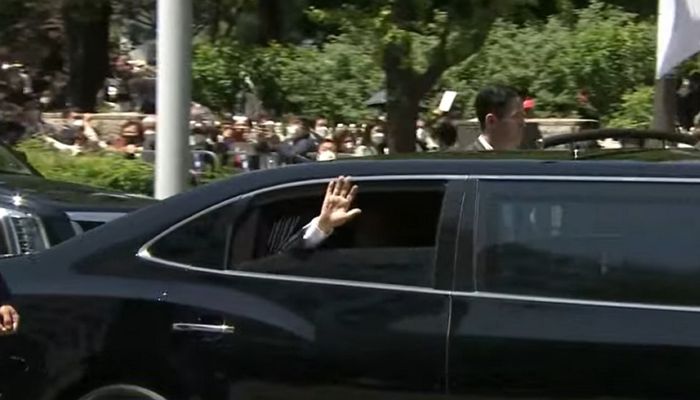 취임식 끝나고 가다 “석열이형” 소리 들은 윤 대통령이 차량에서 한 일 (영상)