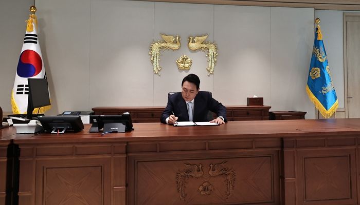 미국 ‘백악관’ 본떠 만든 윤석열 대통령 집무실, 책상엔 ‘핫버튼’ 놓였다