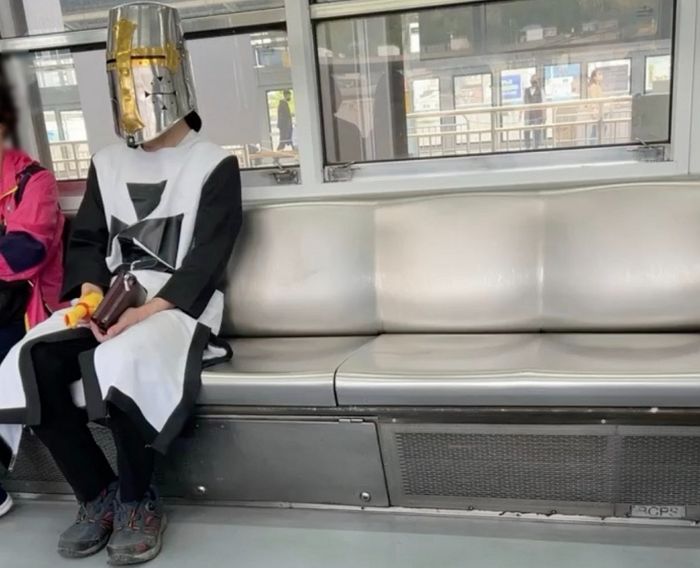 지하철 1호선 성경책 들고 출몰한 ‘십자군 男’ 향해 응원이 쏟아진 이유