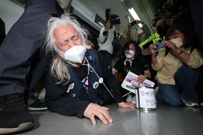 전장연, 오늘(13일) 출근 피크 시간인 오전 8시에 ‘지하철 4호선’ 시위 예정