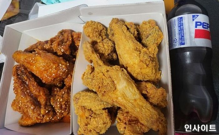 아이가 먹고 싶어 해 ‘외상’ 달란 엄마에게 ‘치킨 2마리’ 들고 간 사장님이 한 말