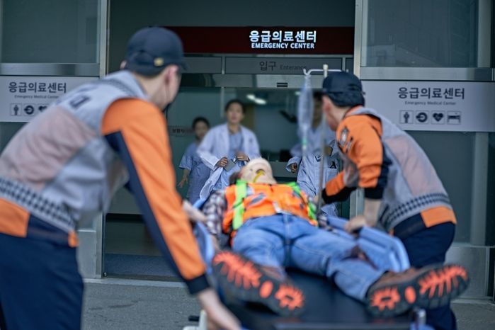 가스통 쌓아 두고 농성하던 고시원 사장·거주자, 대치 24일 만에 숨진 채 발견