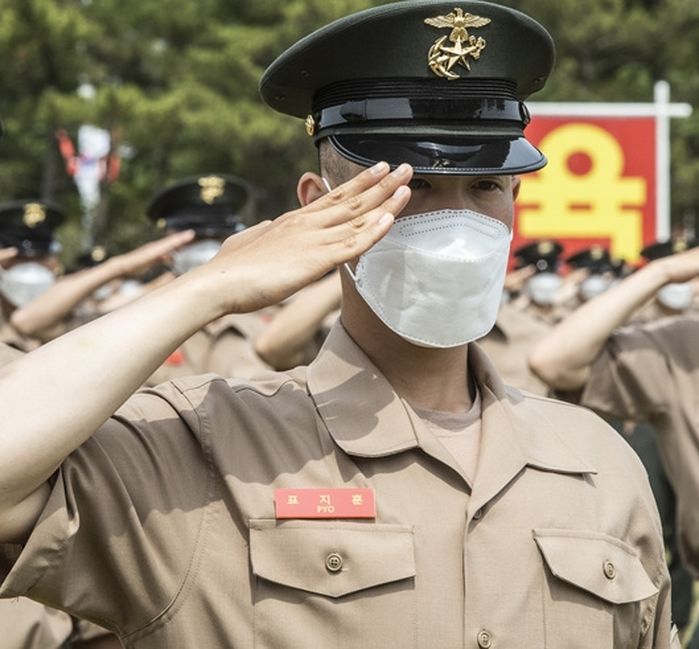 해병대서 고된 훈련받더니 한달 반 만에 눈빛 살벌하게 바뀐 블락비 피오