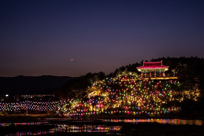 요즘 인스타 ‘갬성샷’ 핫플레이스라는 경주시 형산강 ‘연등 문화 축제’