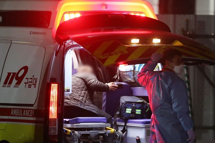 어제(16일) 코로나19 신규 확진자 3만 5,117명 발생...전날의 2.6배