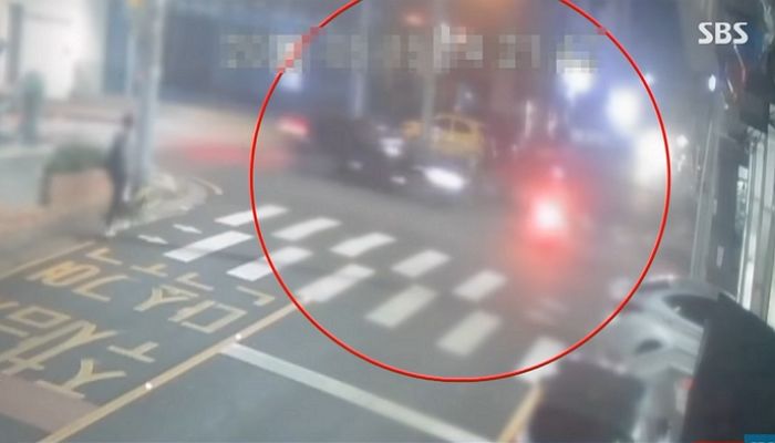 오토바이로 음식 배달하던 20대, 만취 운전자가 몰던 차에 치여 숨져