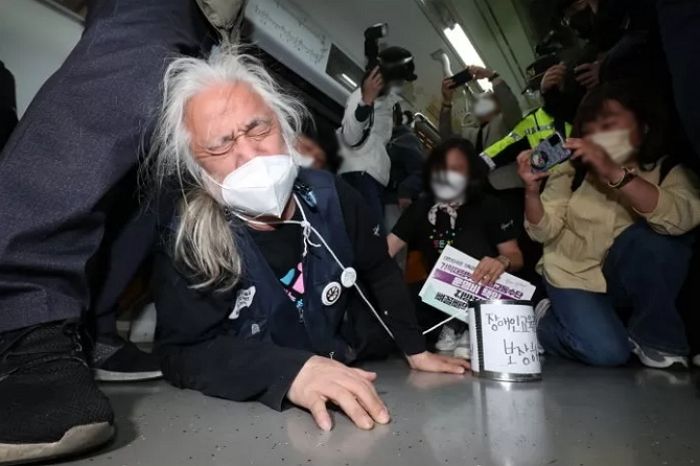 전장연 대표 강연한단 소식에 ‘결사반대’하고 나선 서울대 학생들