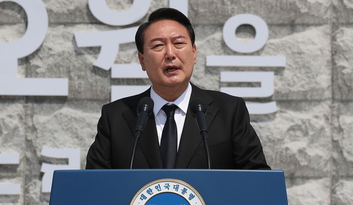 윤 대통령 “오월 정신 확고히 지켜...손편지 썼던 그때 그 마음 변치 않겠다”