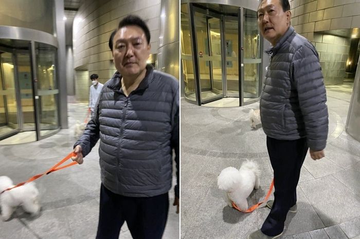 밤늦게 산책 나왔다가 이웃이 알아보니까 반갑게 인사한 윤석열 대통령