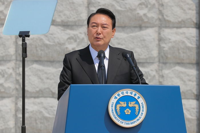 윤석열 대통령, 노무현 전 대통령 추도식 안 간다...“권양숙 여사도 취임식 안 와”