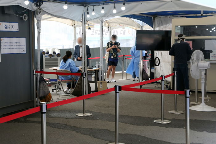 어제(18일) 코로나19 신규 확진자 2만 8130명...사망자 40명·위중증 환자 274명