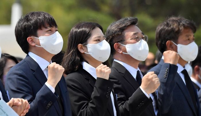 박지현 “임을 위한 행진곡 가사 2초 본 것...이준석 안 보고 부를 수 있냐”