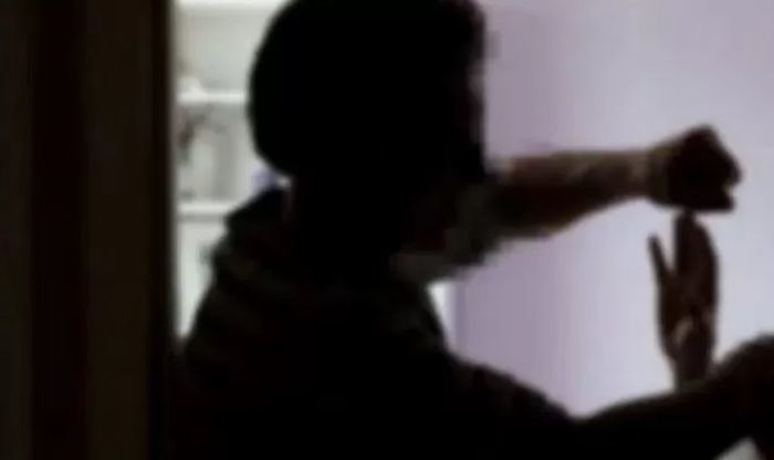 전여친 찾아가 사준 물건 돌려달라며 폭행한 30대 남성 ...피해자는 척추 골절