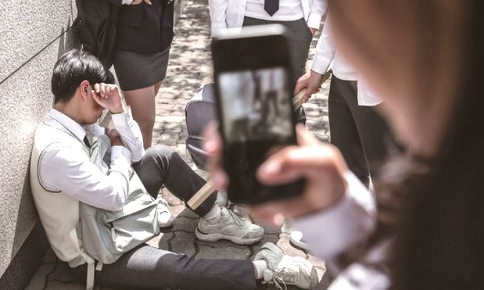 “소변 핥게 하고 손발 묶어 폭행”...학폭위 ‘4호 조치’ 해당하는 괴롭힘의 참상