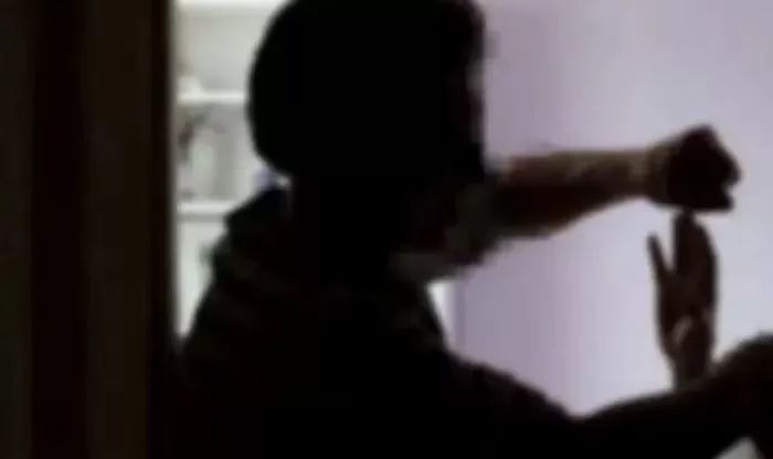 고등학교 때 ‘부모욕’ 한 동창 졸업한 뒤 찾아가 마구 때린 20대들