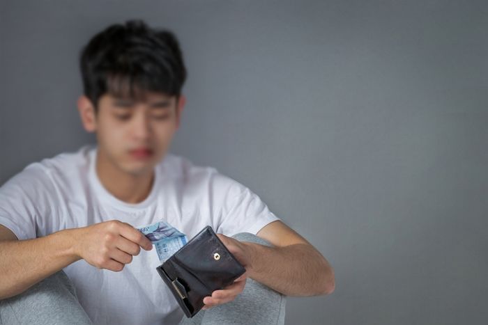 “요즘 물가 너무 비싸서 데이트 한 번에 10만원씩 쓰게 돼 여친 만나기 겁납니다”