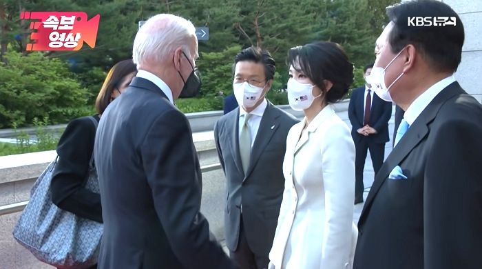 어제자 방송으로 다시 보는 아름답다고 난리 난 김건희 여사의 비주얼 (영상)