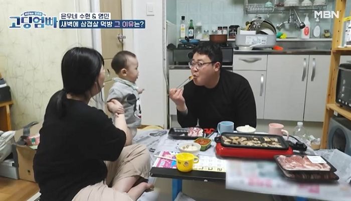 치킨집하는 아빠 생활패턴 맞추느라 ‘새벽 1시’에 삼겹살 먹방한 13개월 아들 (영상)