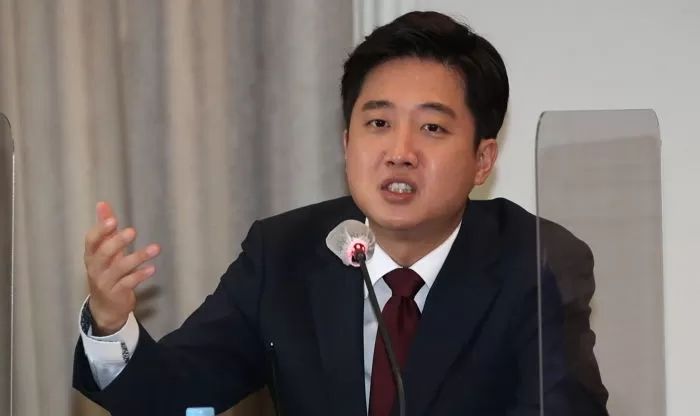 이재명 “날 키운 성남, 다시 힘 모아달라”...이준석 “제정신 아니다”