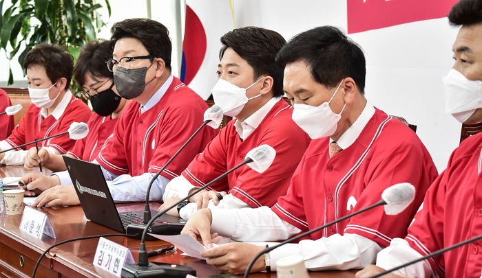 국힘 50.1% vs 민주 38.6%...“국민의힘, 2년 3개월 만에 지지도 50% 넘었다”